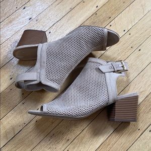 Unisa tan netted heeled peep toe sandal